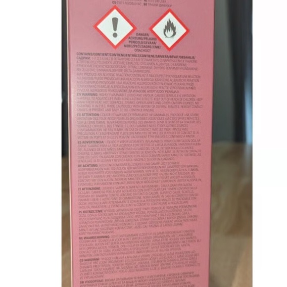 Revolution Pink Reed Diffuser - Picture 5 of 5